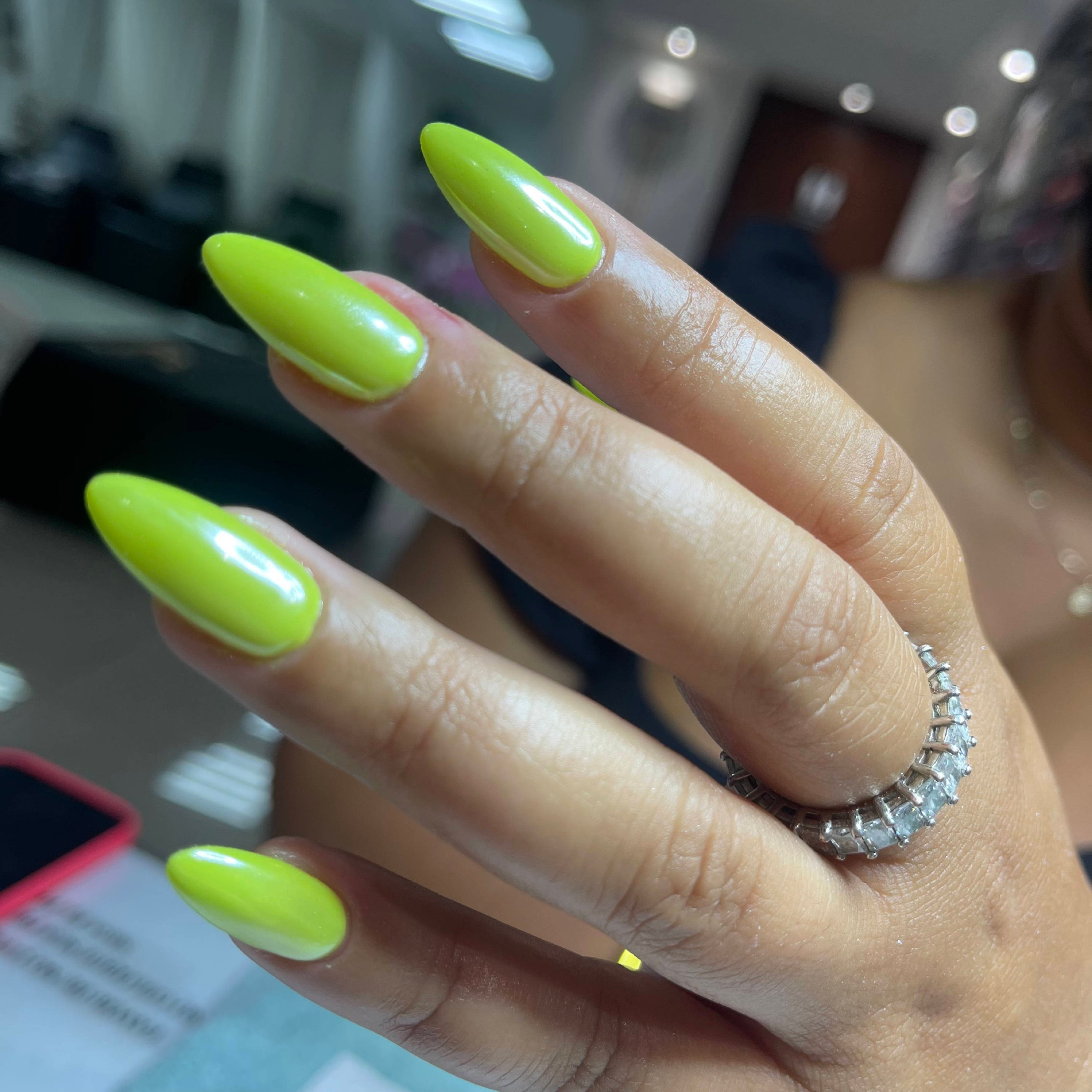LIME GREEN CON AURORA CHROME